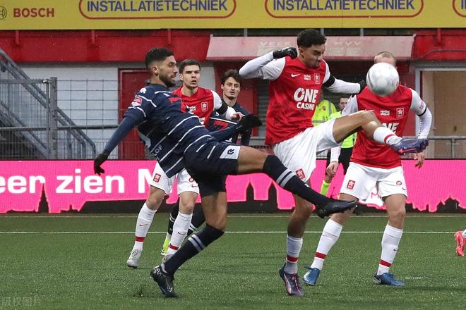 显得谨慎过 显得谨慎过